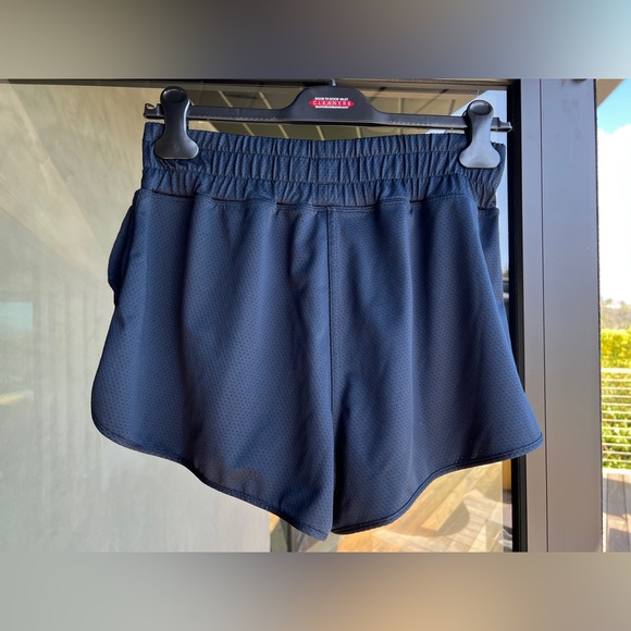 Vuori Micro Mesh High Rise Performance Short 2.5” Ink Blue-Black Small - Picture 10 of 15